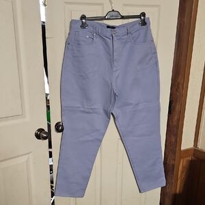 BILL BLASS JEANS BLUE/PURPLE: GREAT CONDITION: SIZE 18